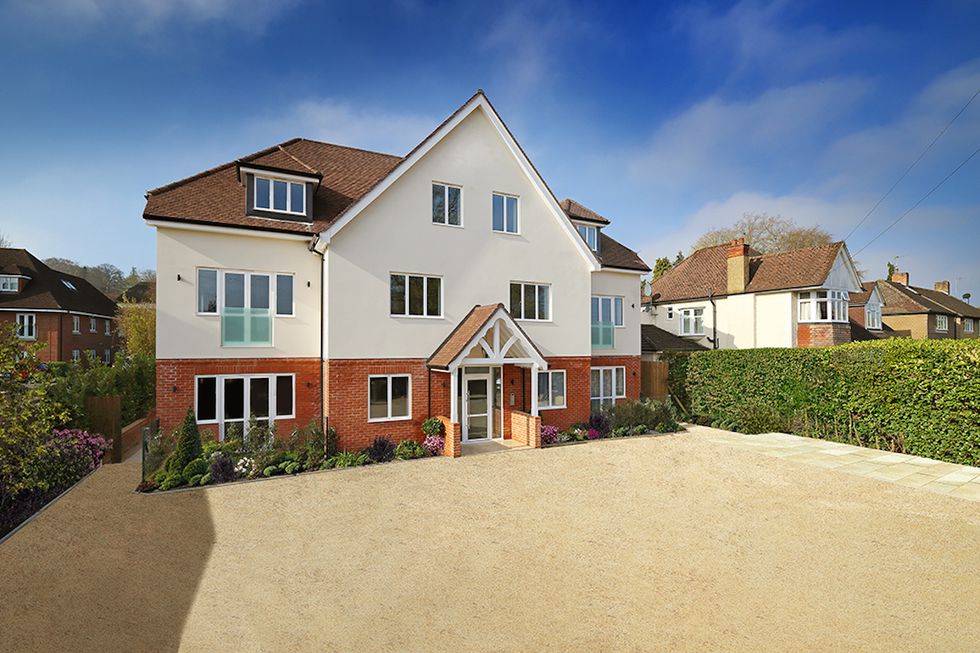1-CobhamRd-Apts-Ext+CommunalAreas-7406-Rightmove.jpg