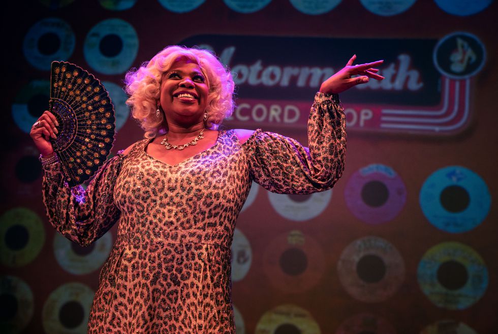 14 Hairspray Brenda Edwards as Motormouth Maybelle photographer credit Mark Senior.jpg