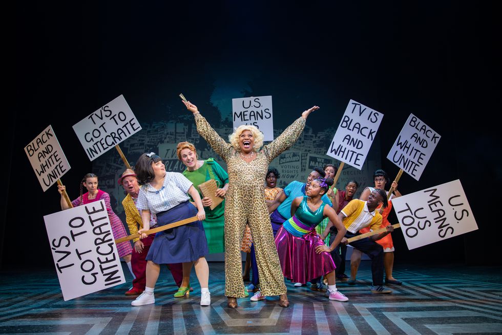 16 Hairspray photographer credit Mark Senior.jpg