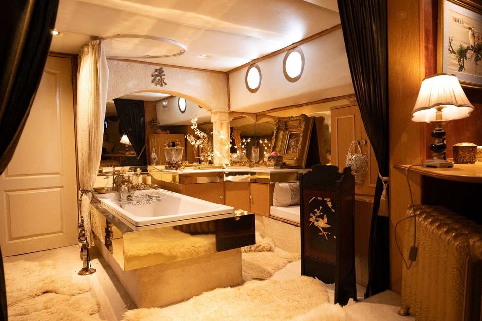 Flamant Rose bathroom.jpg