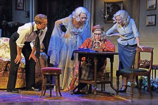 Geoffrey Streatfeild (Charles), Emma Naomi(Elvira), Jennifer Saunders (Mme Arcati), Lisa Dillon (Ruth)Ôö¼-«nc-Blithe Spirit-179.jpg