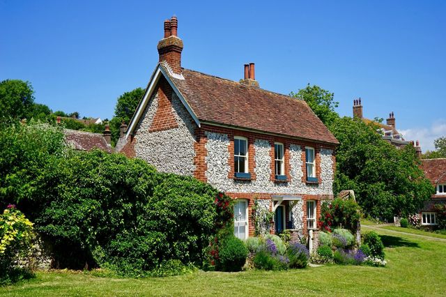 moving-out-london-escape-country.jpg