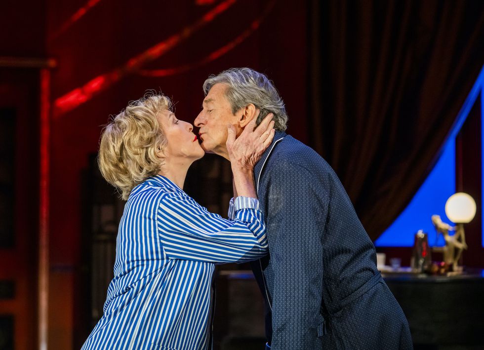 Patricia Hodge as Amanda and Nigel Havers as Elyot in PRIVATE LIVES. Credit Tristram Kenton 1.jpg