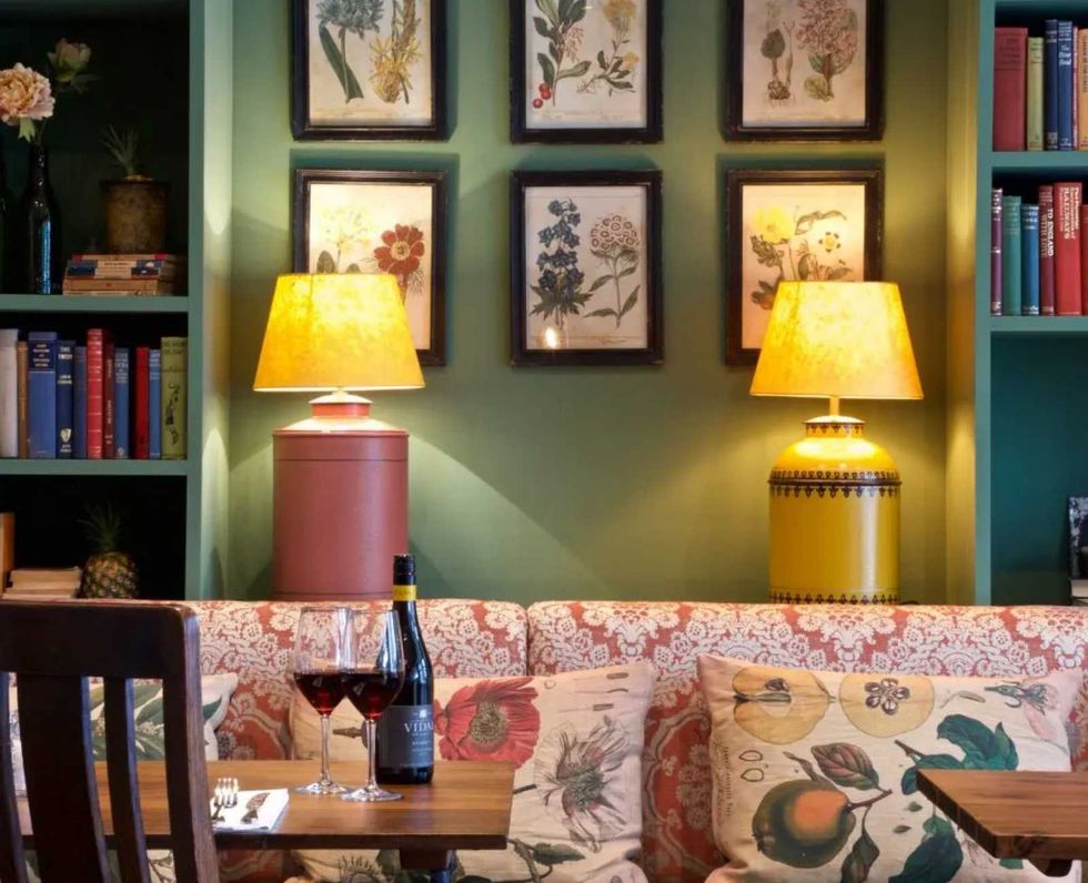 queens head weybridge.jpg